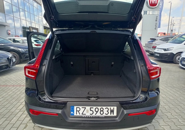 Volvo XC 40 cena 118900 przebieg: 46497, rok produkcji 2019 z Rzeszów małe 352